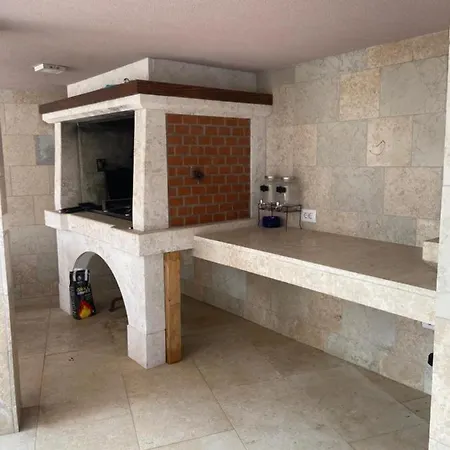 Maduna 2 Kaštel