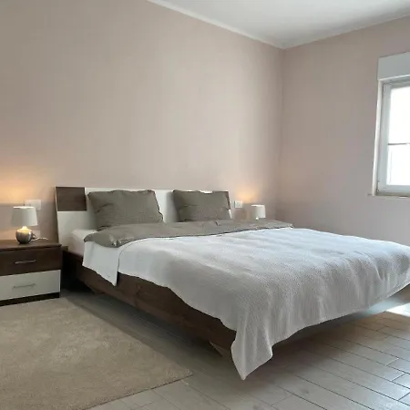 Appartement Maduna 2 *